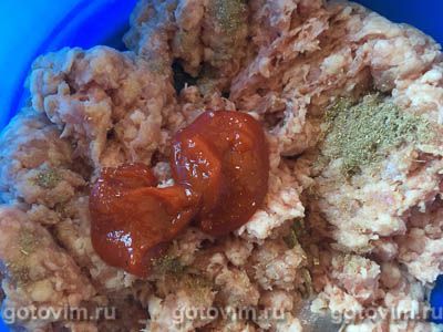 Тефтели с рисом и болгарским соусом лютеница