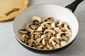 Салат с грибами шампиньонами жареными