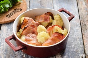Цветная капуста в беконе
