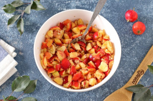 Слойки с яблоками и орехами