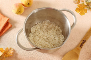 Рисовая каша с персиками