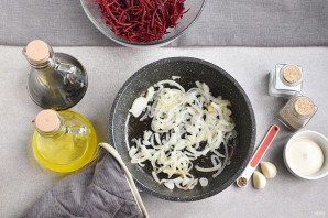 Салат со свежей свеклой