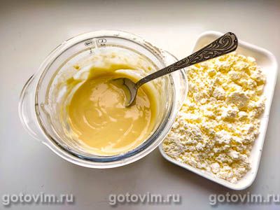 Заливной творожный пирог с бананами