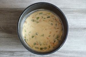 Пирог с ревенем и яблоками в мультиварке