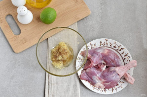 Утка с ананасами