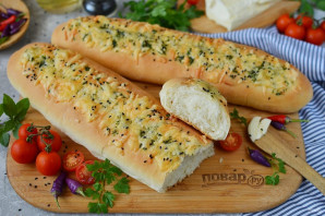 Багет с сыром и чесноком