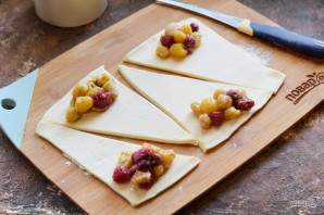 Круассаны с малиной