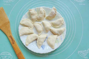 Вареники с яблоком и корицей