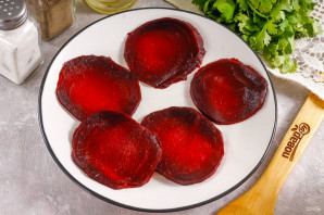 Рулетики из свеклы