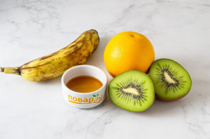 Смузи из банана, киви и апельсина