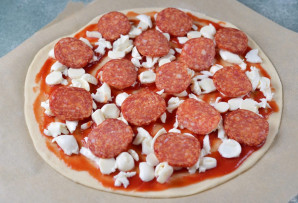 Пицца "Пепперони" с моцареллой