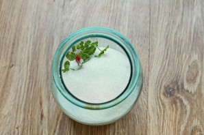 Настойка на красной смородине