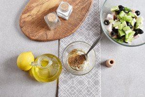 Салат с киви и курицей