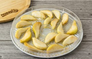 Груши вяленые в сушилке