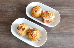 Яблоки запеченные в духовке со сметаной