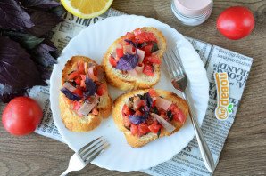 Брускетта с хамоном Брускетта с хамоном