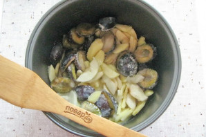Варенье из яблок и слив в мультиварке