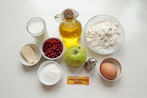 Блинчики с яблоком и брусникой