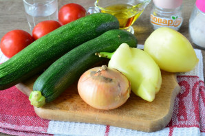 Цукини с помидорами и перцем на зиму