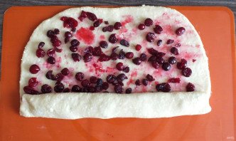 Творожный рулет с клюквой