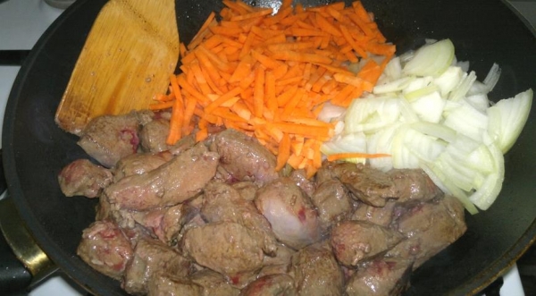 Куриная печень с овощами в сливках, пошаговый рецепт с фото