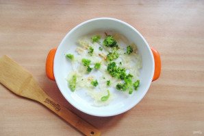 Судак с брокколи в духовке