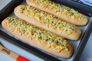 Багет с сыром и чесноком