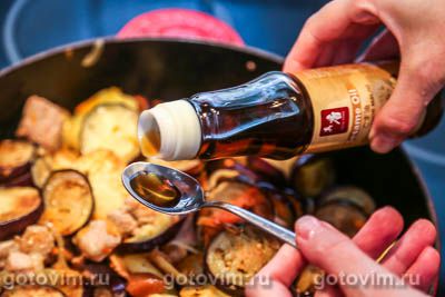 Рагу из свинины с жареными баклажанами и картофелем в соевом соусе Рагу из свинины с жареными баклажанами и картофелем в соевом соусе