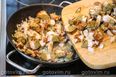 Макароны с фаршем и белыми грибами 