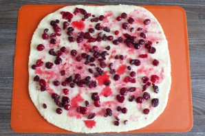 Творожный рулет с клюквой