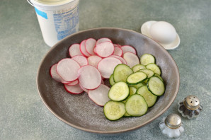 Салат из брокколи и редиса