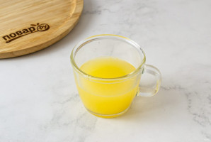 Смузи из банана, киви и апельсина