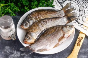 Карась запеченный в соли