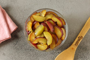 Кростата со сливами