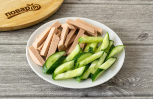 Салат с картофелем фри