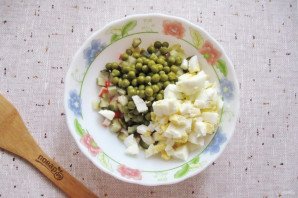 Салат "Лаура" с крабовыми палочками и яблоком