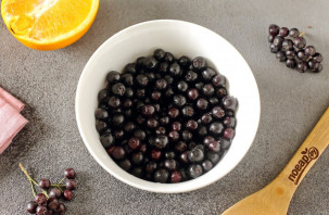 Компот из черноплодной рябины с апельсином