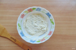 Творожный соус с чесноком и зеленью