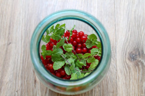 Настойка на красной смородине