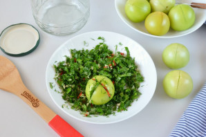 Помидоры зеленые фаршированные на зиму