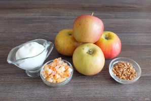 Яблоки запеченные в духовке со сметаной