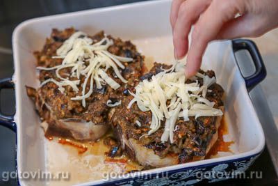Свинина с баклажанами и сыром в духовке