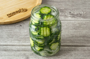 Салат из огурцов на зиму "Пальчики оближешь" Салат из огурцов на зиму "Пальчики оближешь"