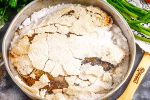 Карась запеченный в соли