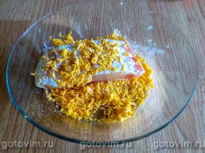 Жареная пикша в сырной панировке с овощами