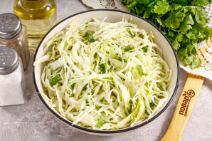 Салат с капустой и кинзой