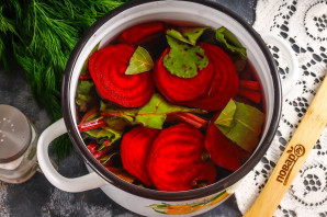 Маринованная свекла с ботвой Маринованная свекла с ботвой