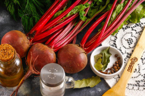 Маринованная свекла с ботвой Маринованная свекла с ботвой