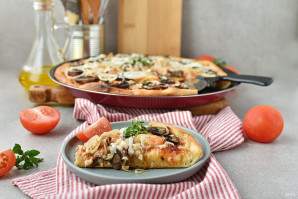 Пицца с креветками и грибами