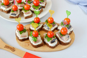 Канапе с сельдью